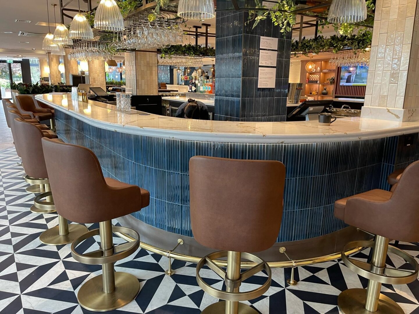 Curved bar at voco Southampton with a double bullnose Versailles Ivory quartz top and teal fluted tiles